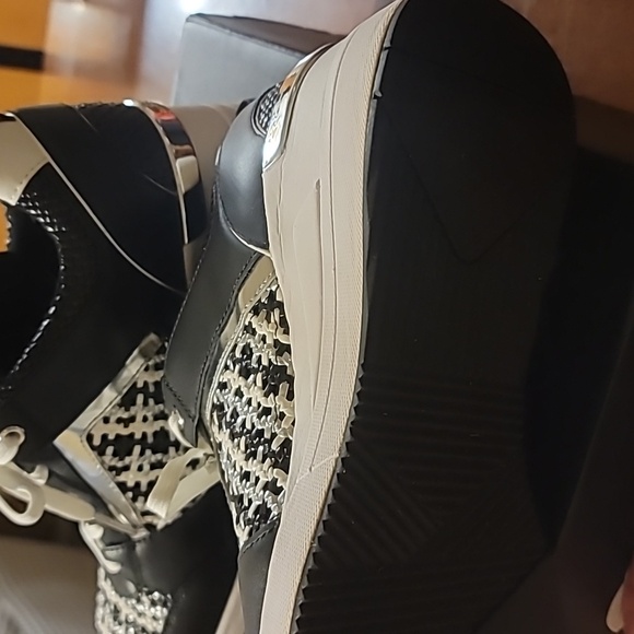Michael Kors Platform Sneaker - Picture 3 of 4